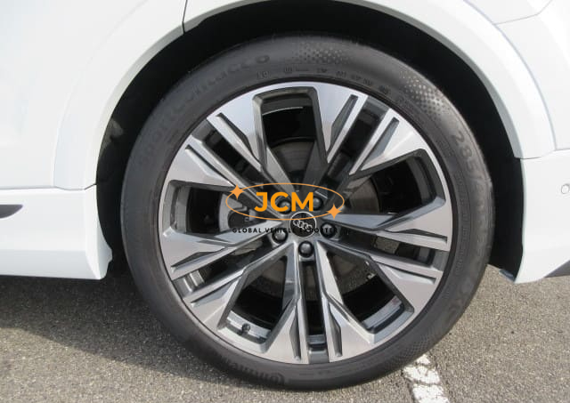 
								2025 AUDI Q8 55TFSIS full									