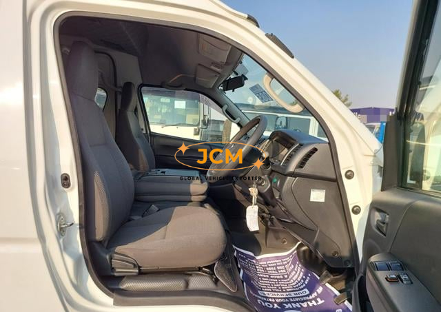 
								2015 TOYOTA HIACE COMMUTER full									