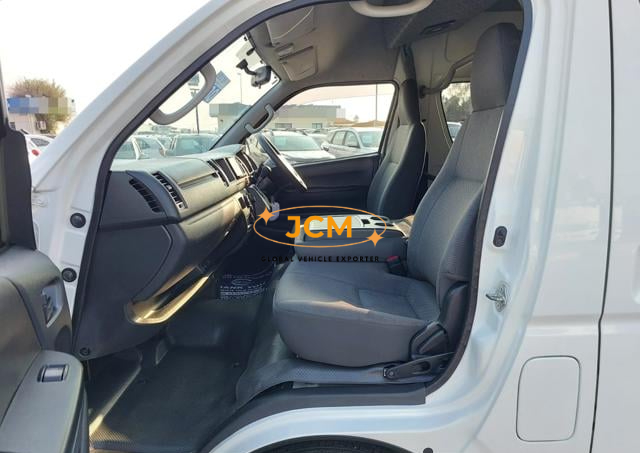 
								2015 TOYOTA HIACE COMMUTER full									