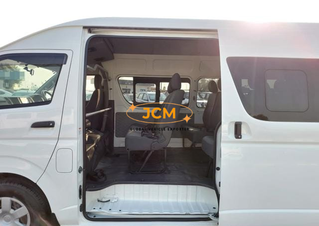 
								2015 TOYOTA HIACE COMMUTER full									
