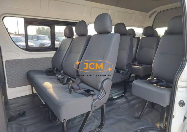 
								2015 TOYOTA HIACE COMMUTER full									