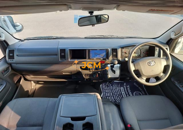 
								2015 TOYOTA HIACE COMMUTER full									