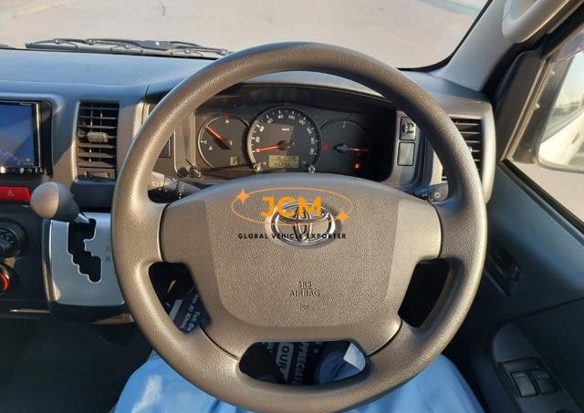
								2015 TOYOTA HIACE COMMUTER full									