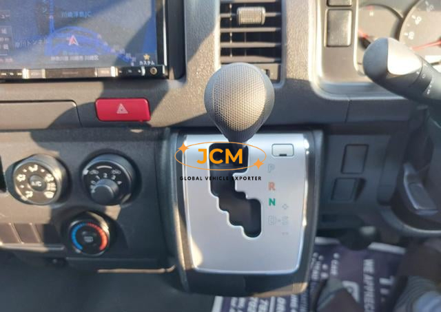 
								2015 TOYOTA HIACE COMMUTER full									