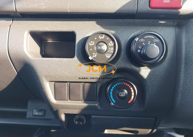 
								2015 TOYOTA HIACE COMMUTER full									