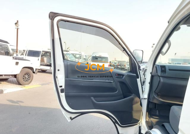 
								2015 TOYOTA HIACE COMMUTER full									