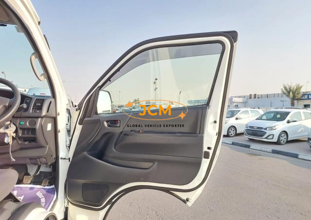 
								2015 TOYOTA HIACE COMMUTER full									