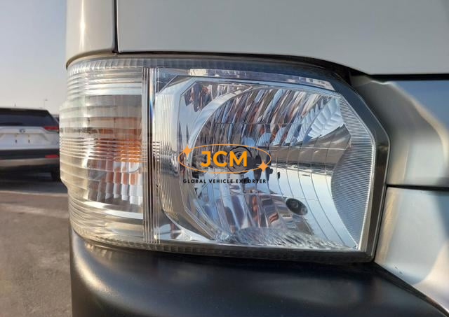 
								2015 TOYOTA HIACE COMMUTER full									