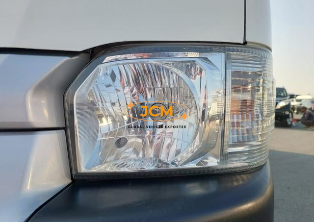 
								2015 TOYOTA HIACE COMMUTER full									