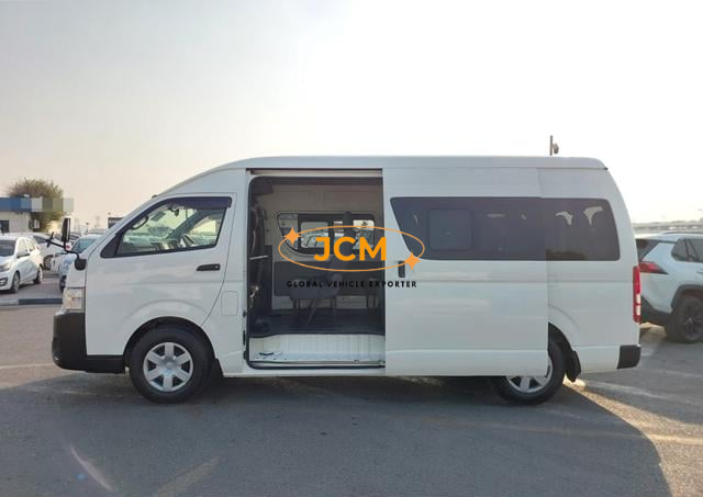 
								2015 TOYOTA HIACE COMMUTER full									