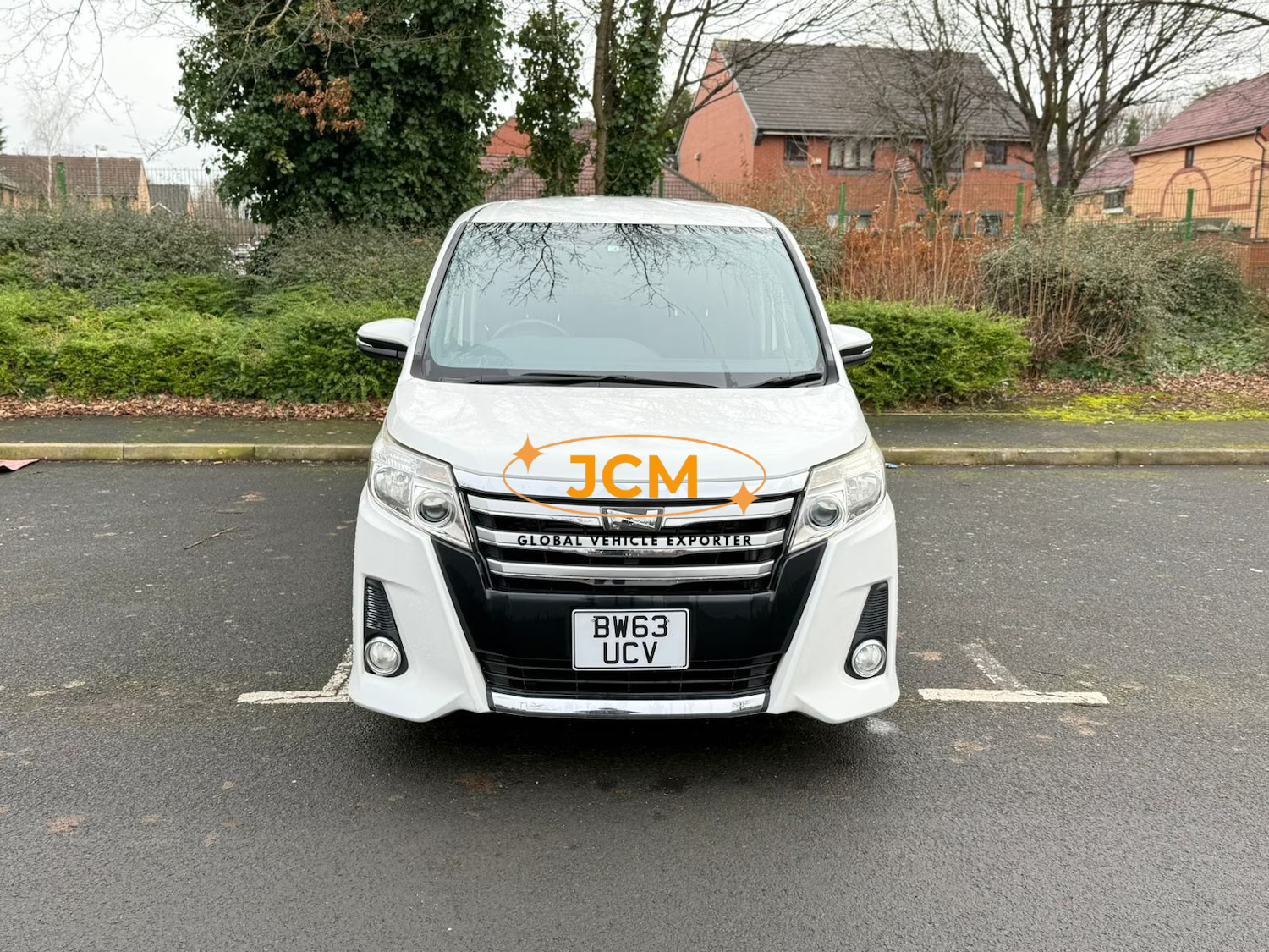 
								2014 TOYOTA NOAH 2.0L full									