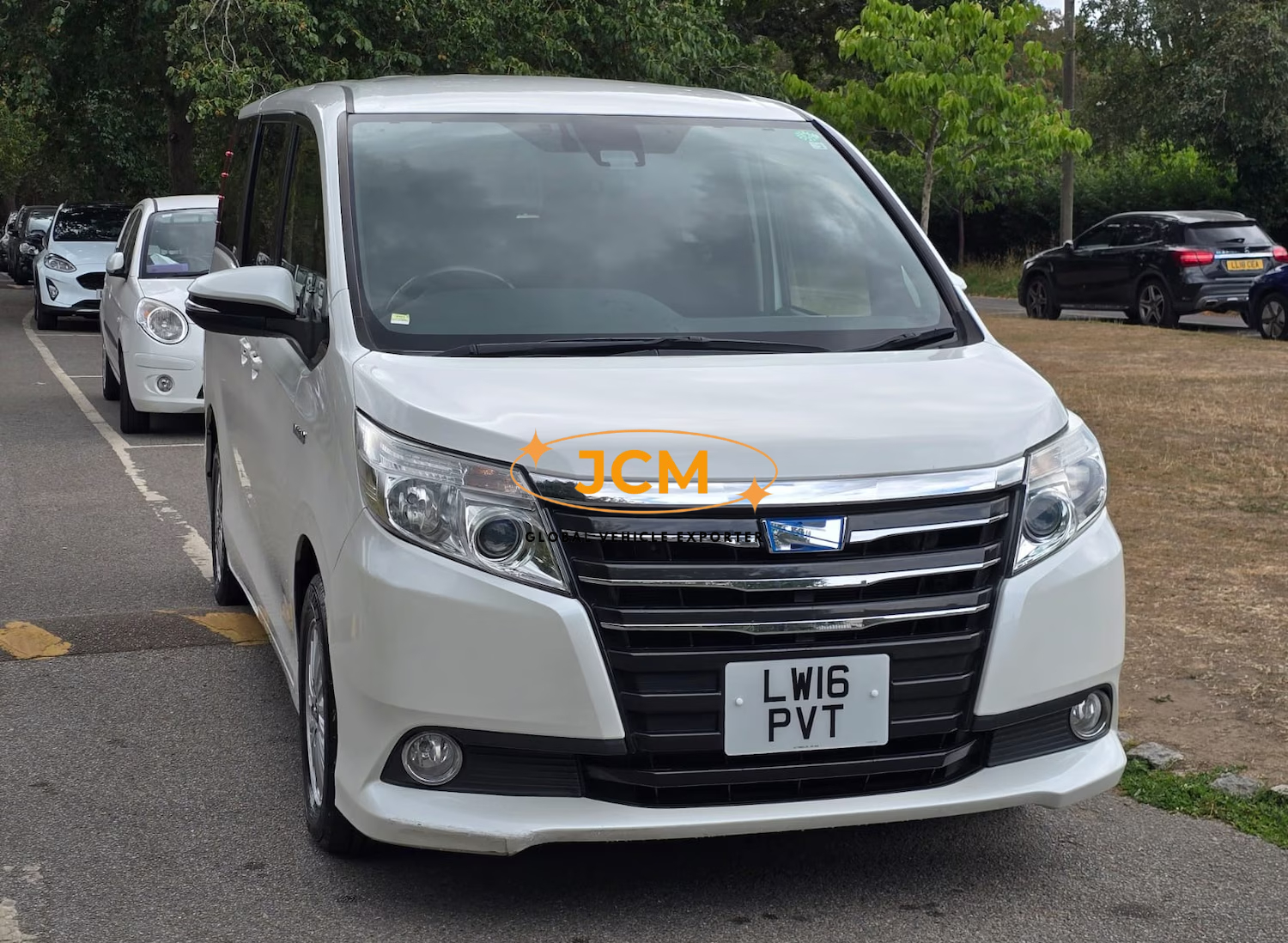 
								2016 TOYOTA NOAH 1.8 HYBRID full									