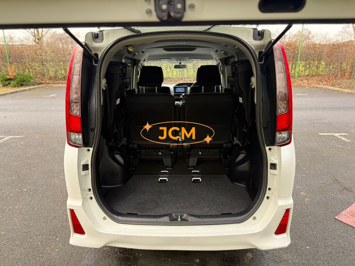 
								2014 TOYOTA NOAH 2.0L full									