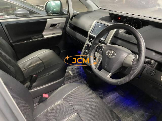
								2013 TOYOTA NOAH full									