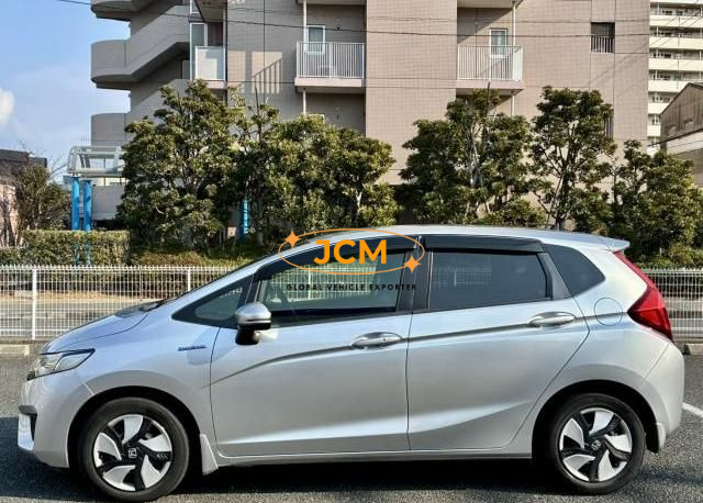 
								2015 HONDA FIT HYBRID DAA-GP5 full									