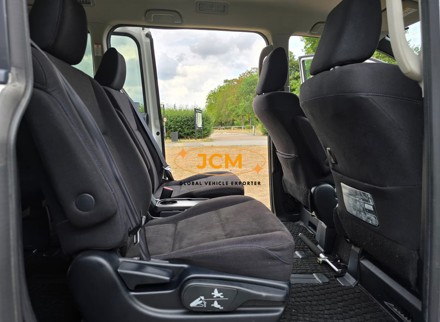 
								2016 TOYOTA NOAH 1.8 HYBRID full									