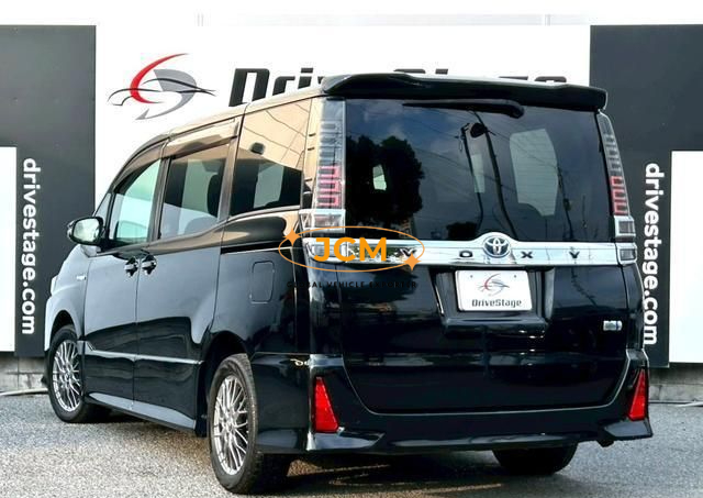 
								2017 TOYOTA VOXY DAA-ZWR80W HYBRID full									