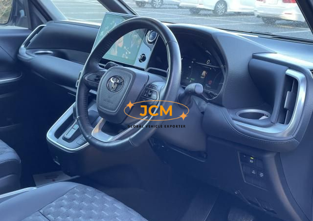 
								2022 TOYOTA VOXY ZWR90W HYBRID 2WD full									