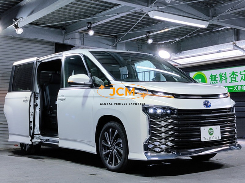 
								2023 TOYOTA VOXY ZWR90W full									