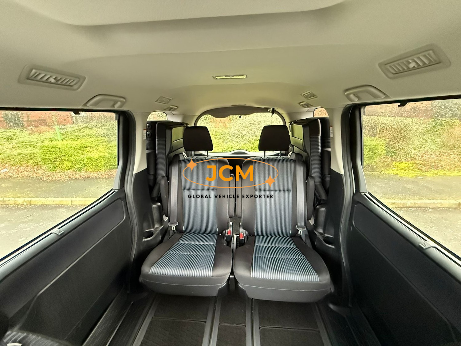 
								2014 TOYOTA NOAH 2.0L full									