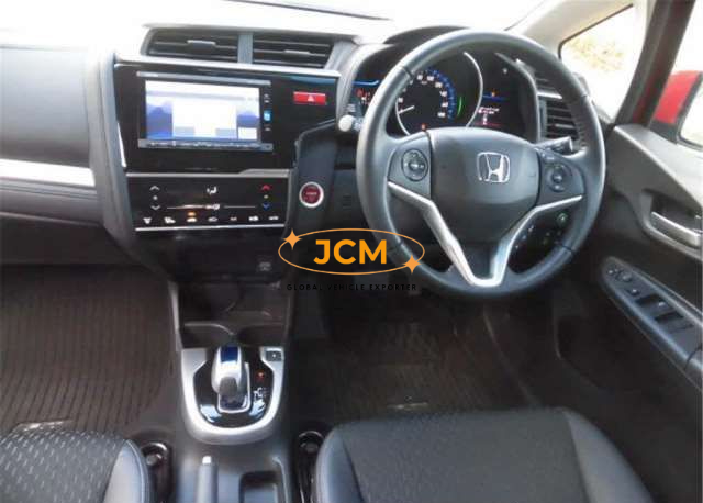 
								2016 HONDA FIT HYBRID DAA-GP5 full									