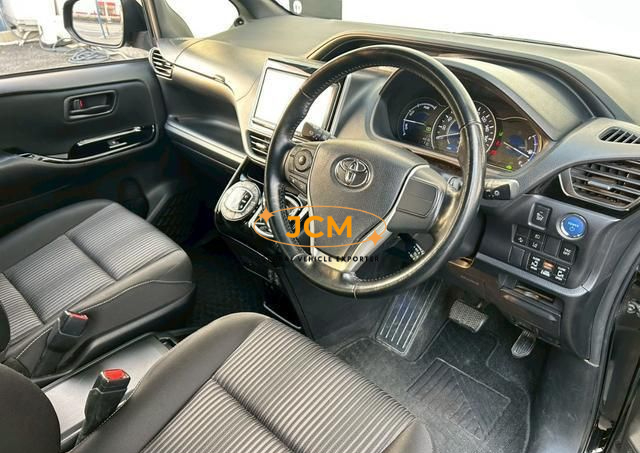 
								2017 TOYOTA VOXY DAA-ZWR80W HYBRID full									