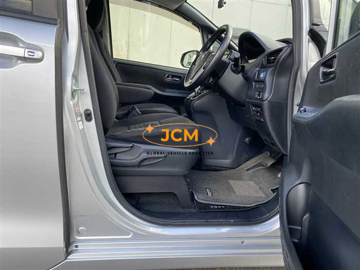 
								2015 TOYOTA VOXY full									