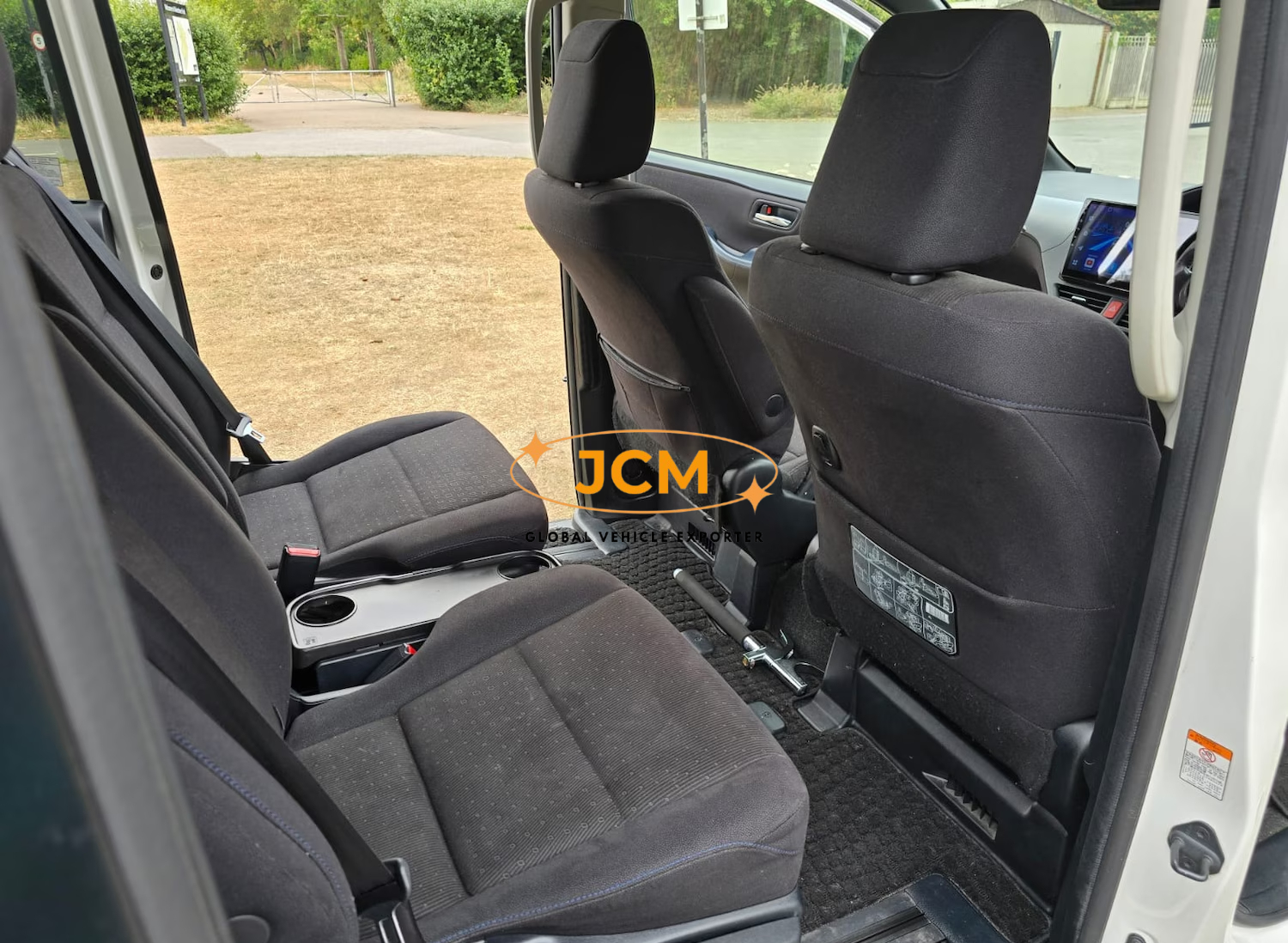 
								2016 TOYOTA NOAH 1.8 HYBRID full									