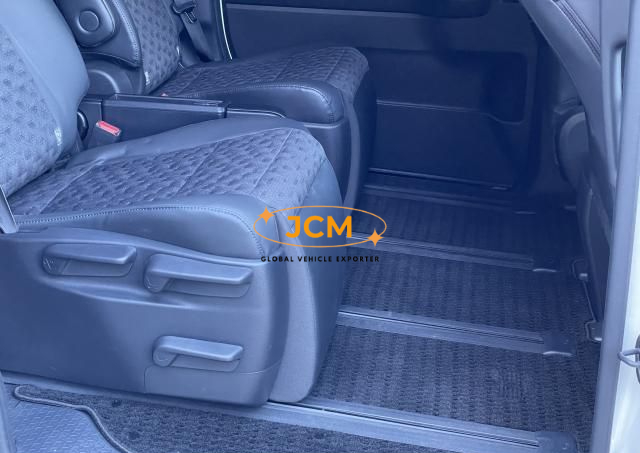 
								2022 TOYOTA VOXY ZWR90W HYBRID 2WD full									
