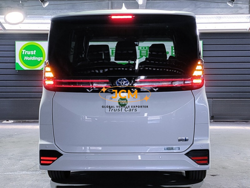 
								2023 TOYOTA VOXY ZWR90W full									