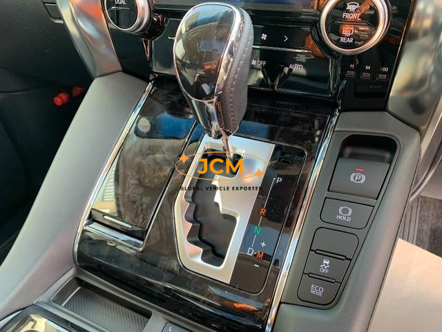 
								2021 TOYOTA ALPHARD PEARL WHITE full									