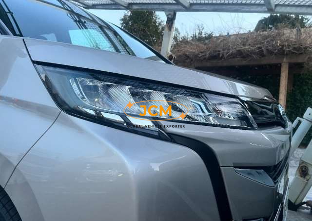 
								2025 TOYOTA NOAH 6AA-ZWR90W full									