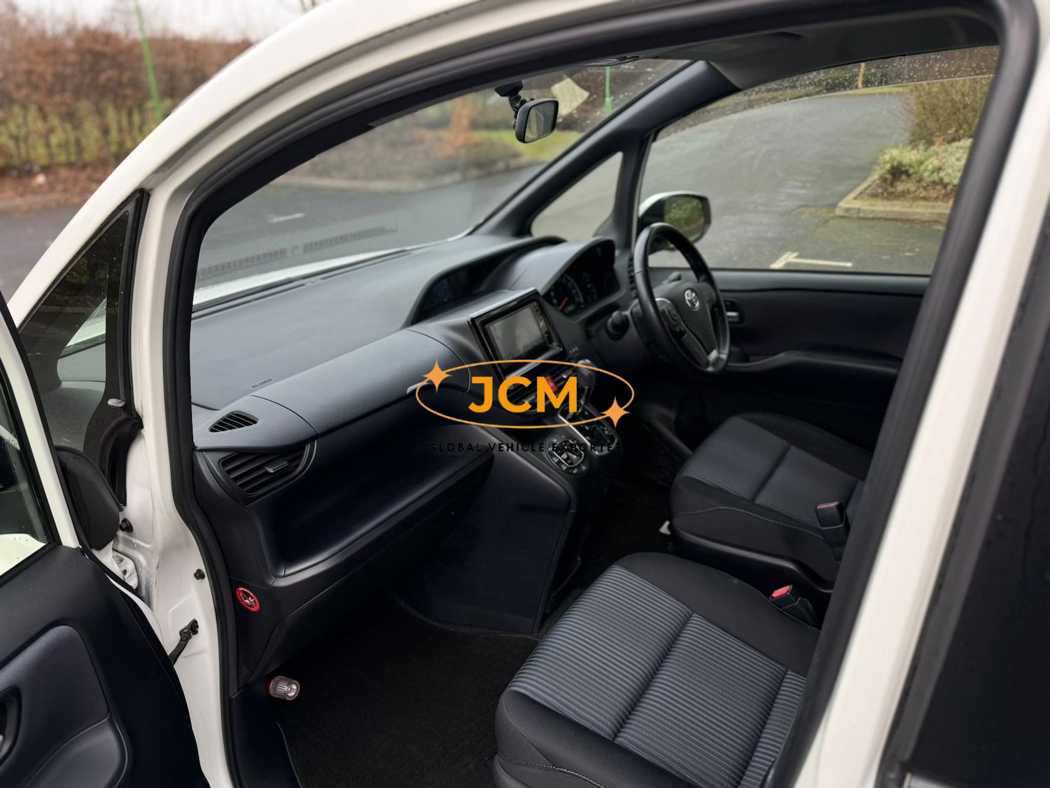 
								2014 TOYOTA NOAH 2.0L full									
