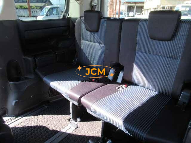 
								2014 TOYOTA VOXY full									