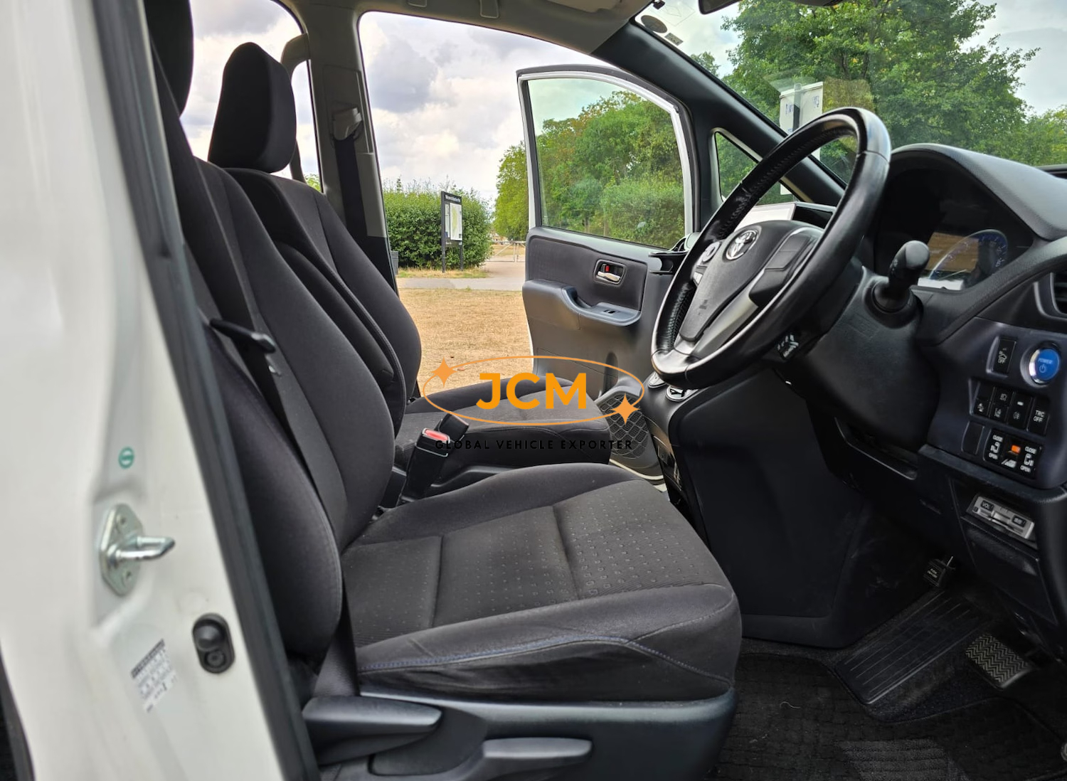 
								2016 TOYOTA NOAH 1.8 HYBRID full									