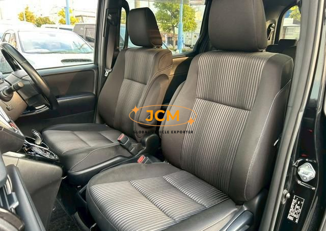 
								2017 TOYOTA VOXY DAA-ZWR80W HYBRID full									