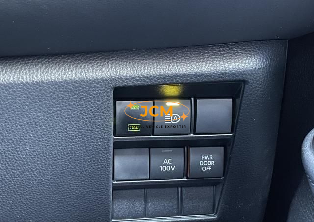 
								2022 TOYOTA VOXY ZWR90W HYBRID 2WD full									