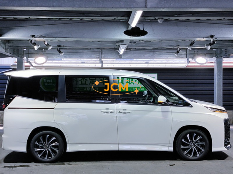 
								2023 TOYOTA VOXY ZWR90W full									