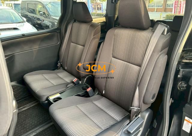 
								2017 TOYOTA VOXY DAA-ZWR80W HYBRID full									