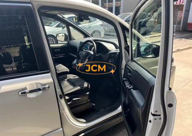 
								2020 TOYOTA VOXY ZWR80W full									