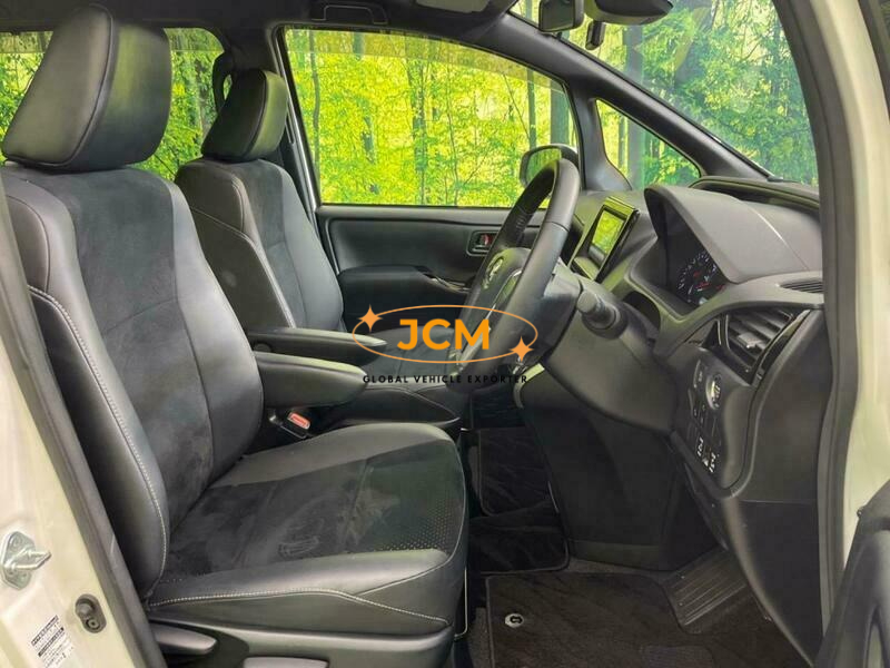 
								2021 TOYOTA VOXY ZRR80W full									
