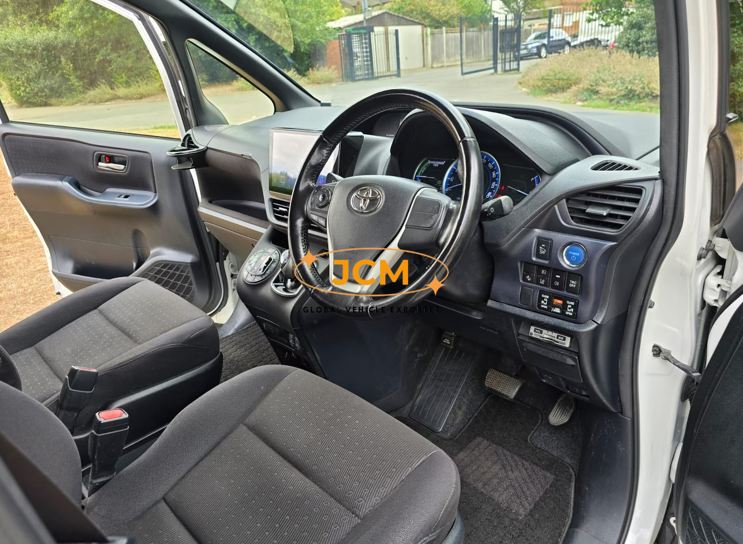
								2016 TOYOTA NOAH 1.8 HYBRID full									