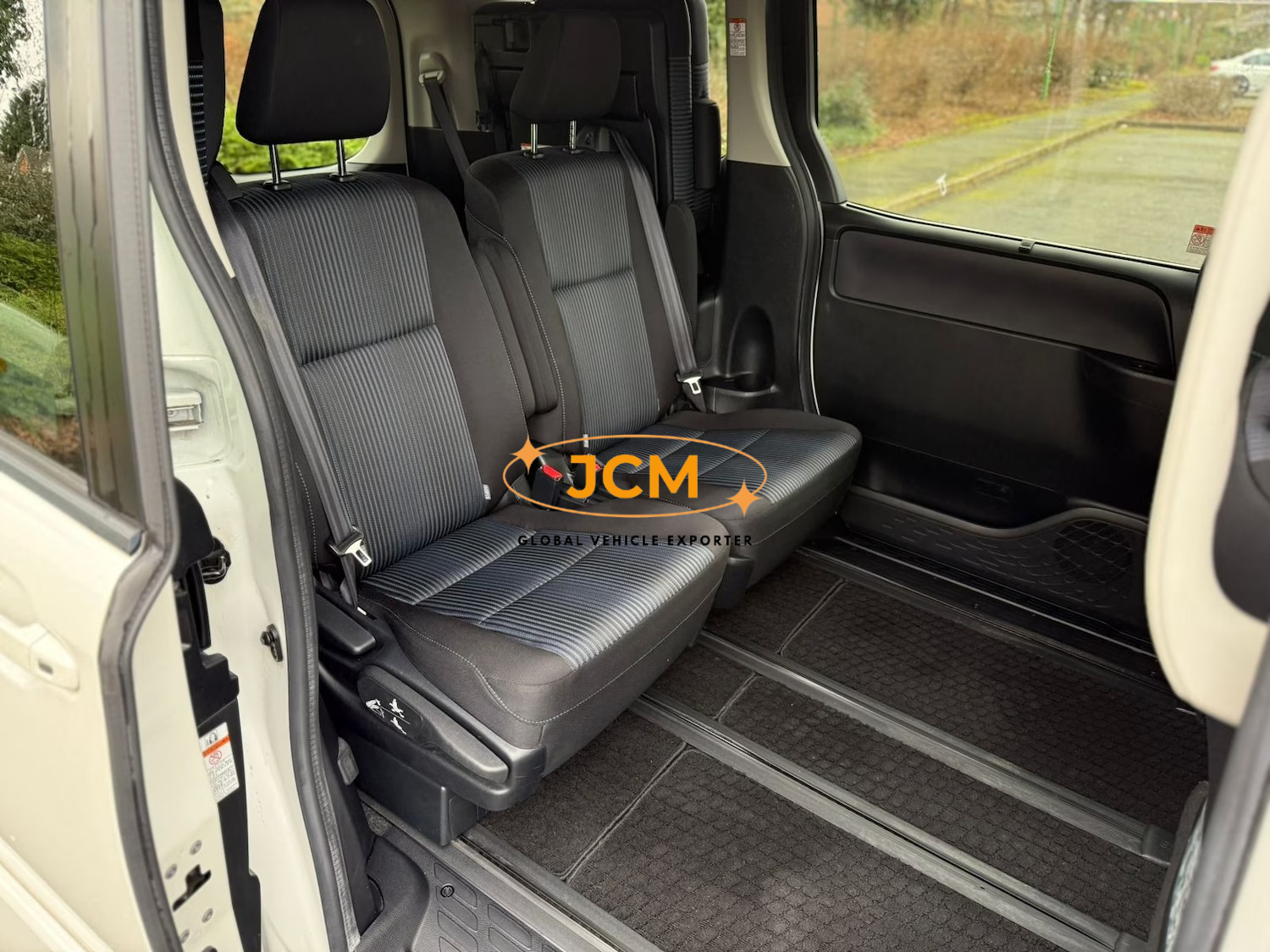 
								2014 TOYOTA NOAH 2.0L full									