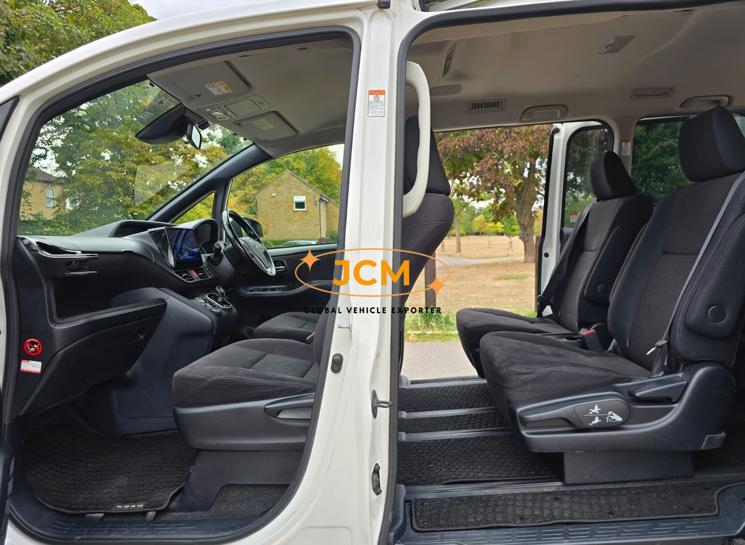 
								2016 TOYOTA NOAH 1.8 HYBRID full									