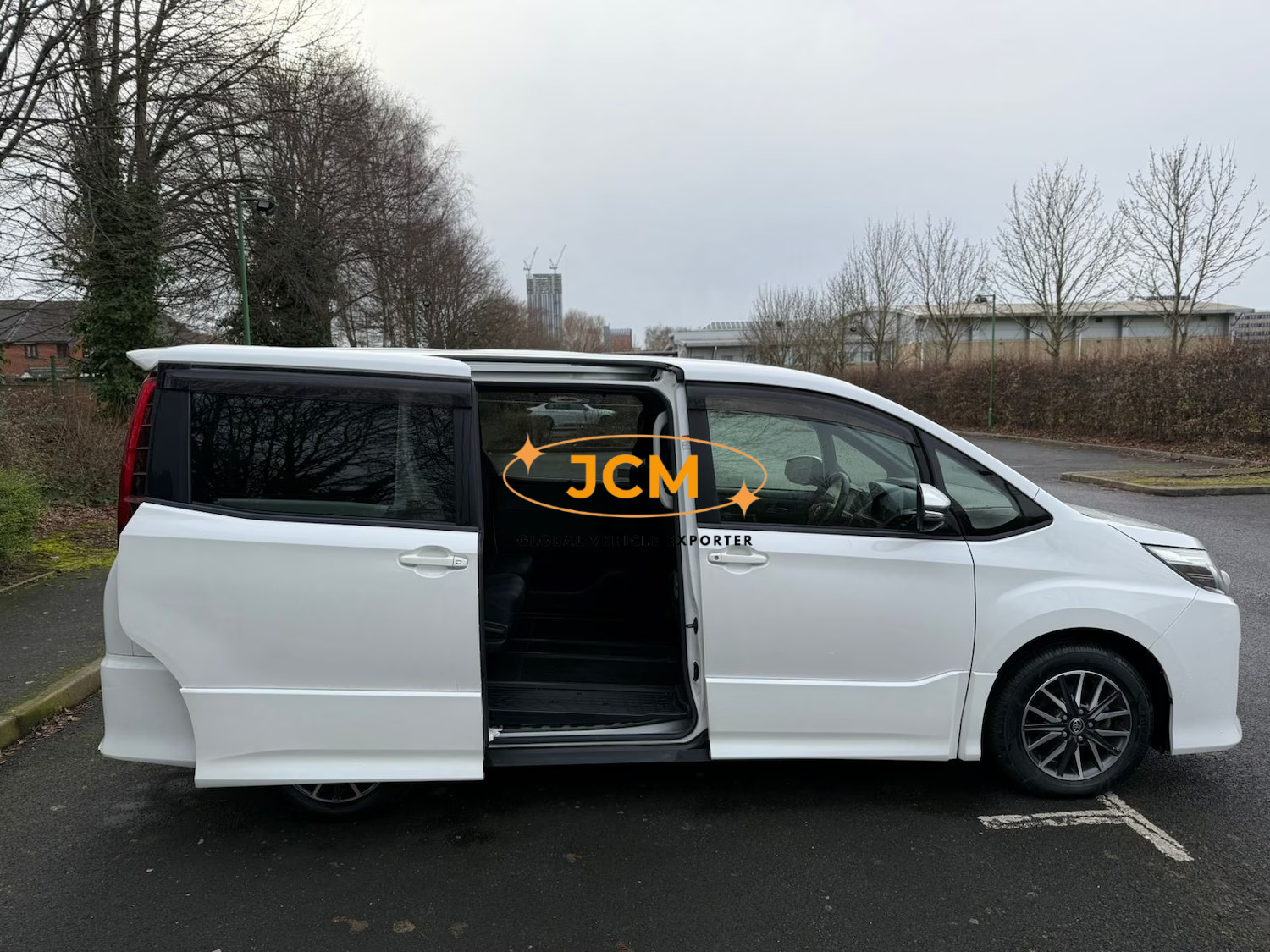 
								2014 TOYOTA NOAH 2.0L full									