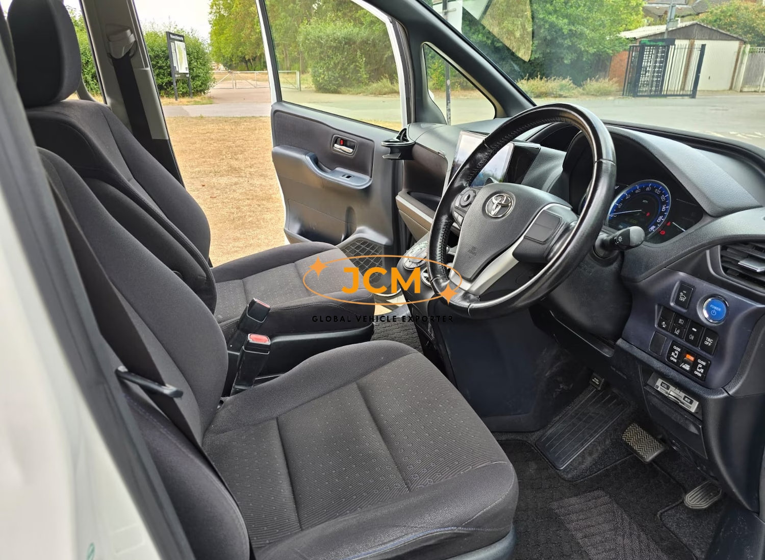 
								2016 TOYOTA NOAH 1.8 HYBRID full									