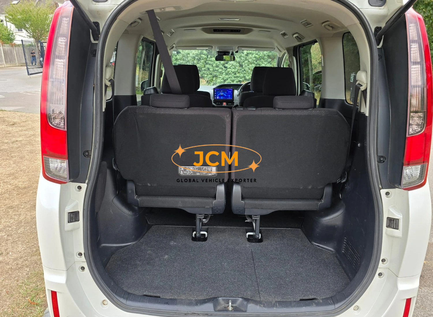 
								2016 TOYOTA NOAH 1.8 HYBRID full									