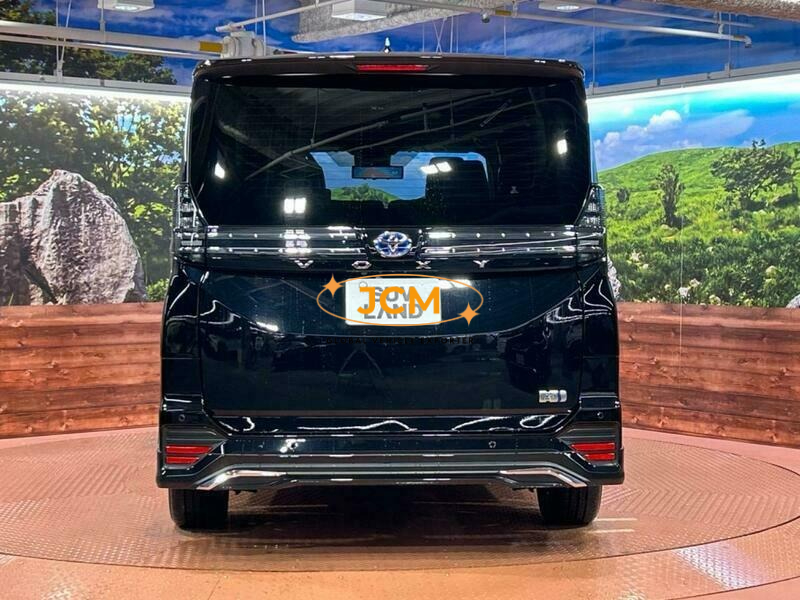 
								2022 TOYOTA VOXY ZWR95W full									