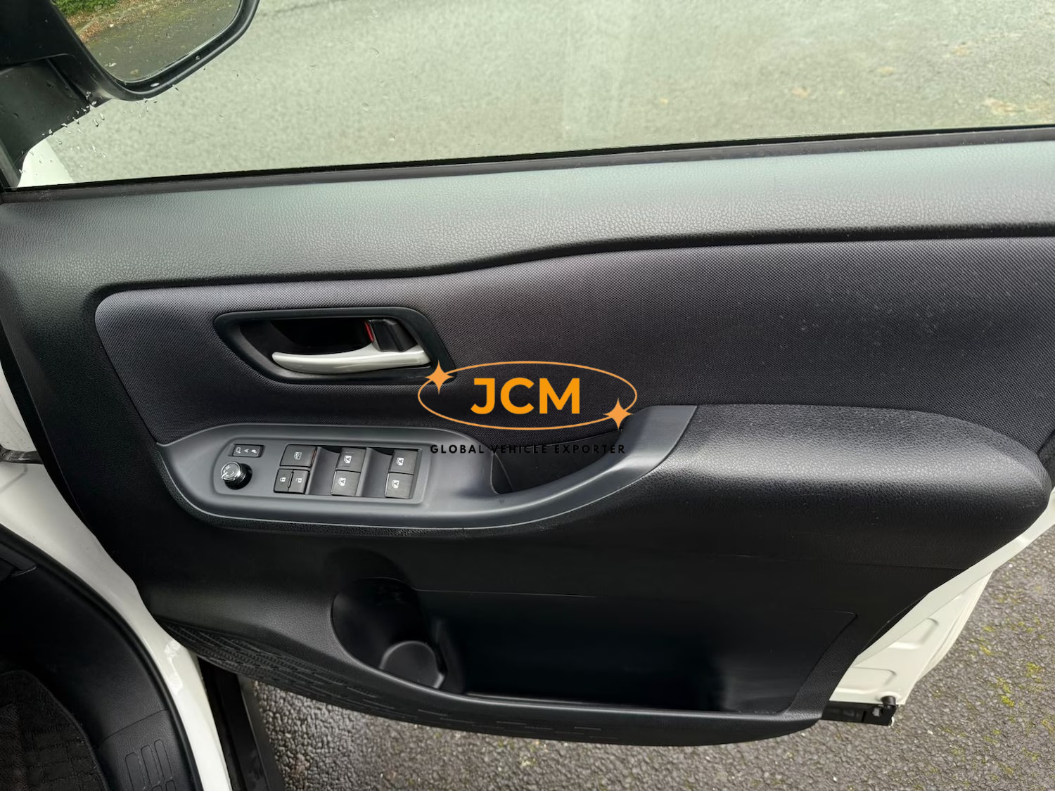 
								2014 TOYOTA NOAH 2.0L full									