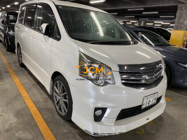 
								2013 TOYOTA NOAH full									